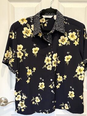 Vintage TanJay Black Short-Sleeve Buttoni-Down Shirt with Yellow Floral #1235